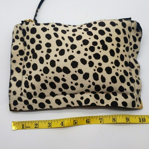 CHLOE LEATHER CLUSH BAG SIZE 10X7 COLOR BLACK & WHITE 100% AUTHENTIC - Picture 2 of 4